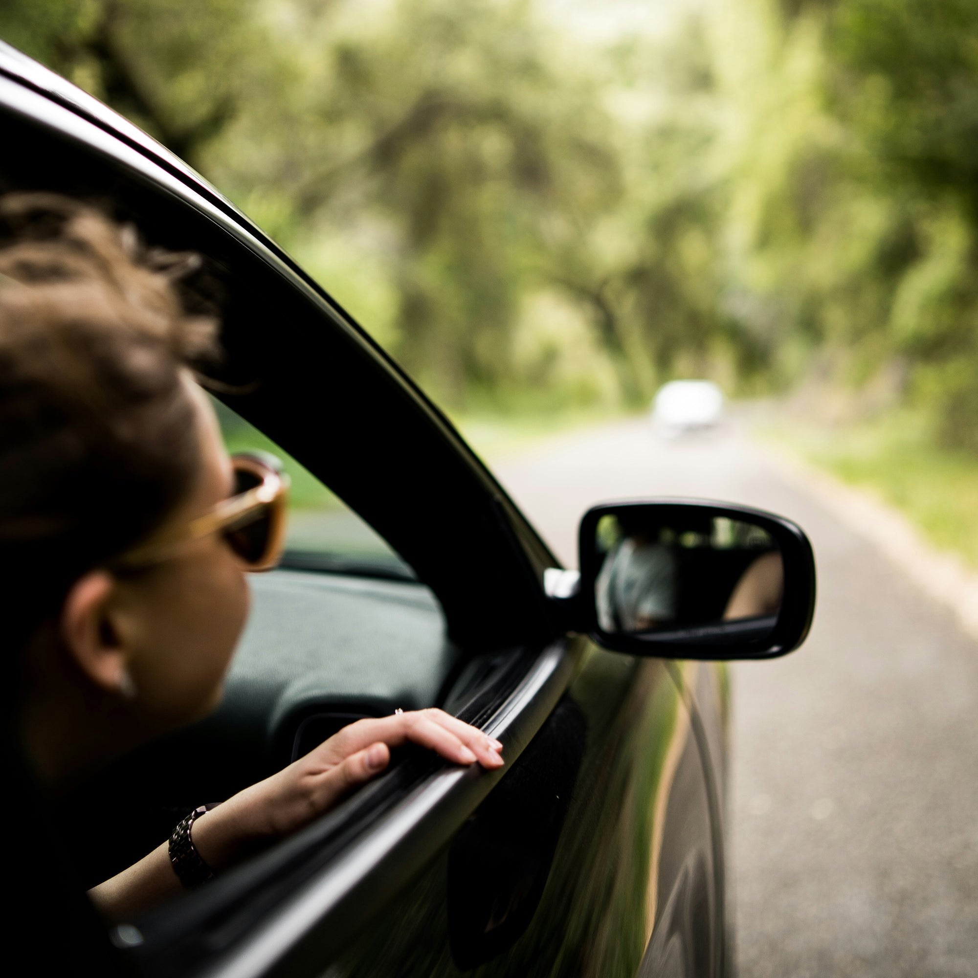 Late Summer Travel Aches Stay Pain-Free with TENS Therapy on Long Road Trips and Flights